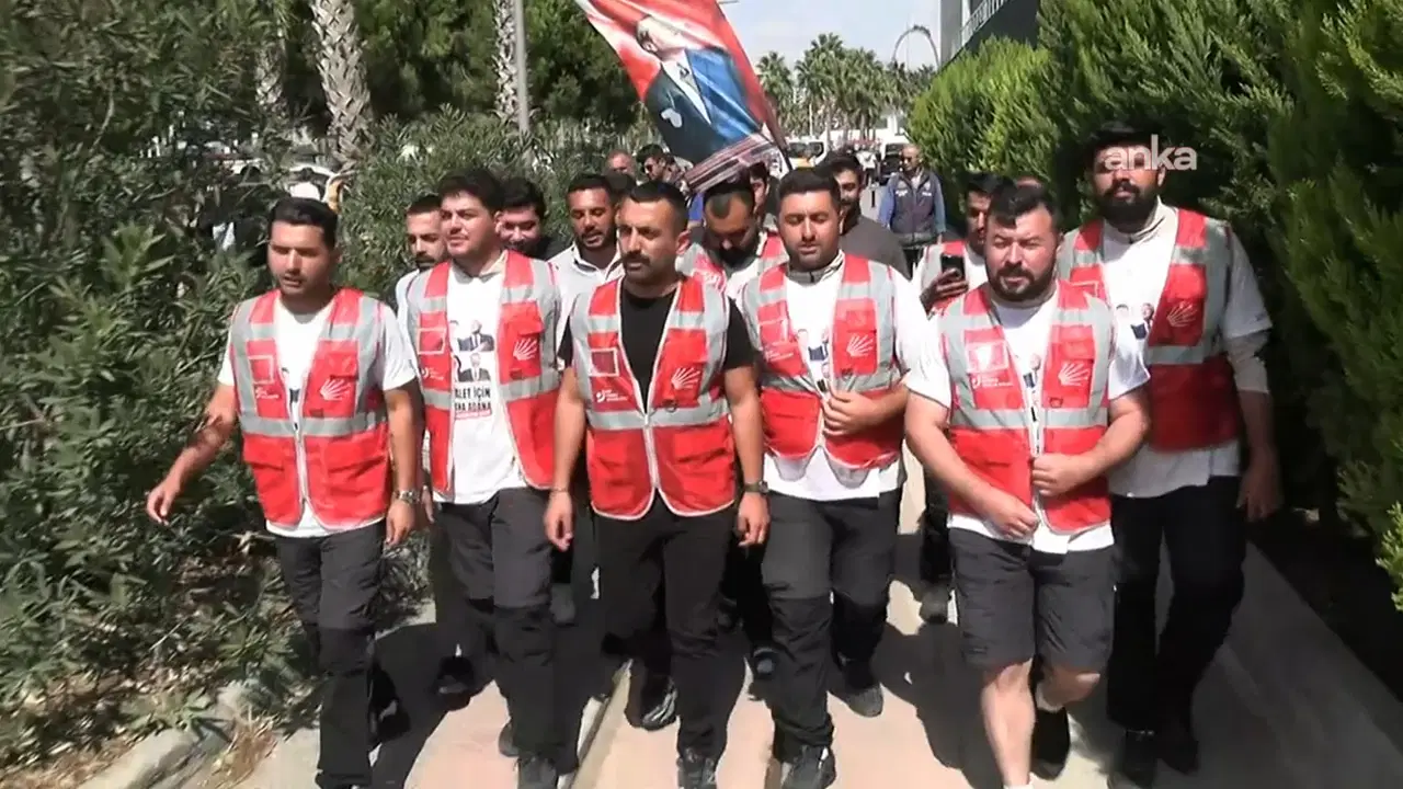 36 gundur yoldalar chpli gencler adanadan silivriye ozgurluk yuruyusunde istanbula ulasti O3leerAE