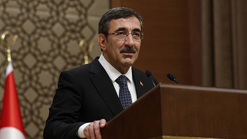 cumhurbaskanligina cevdet yilmaz vekalet edecek RT2IiKrx