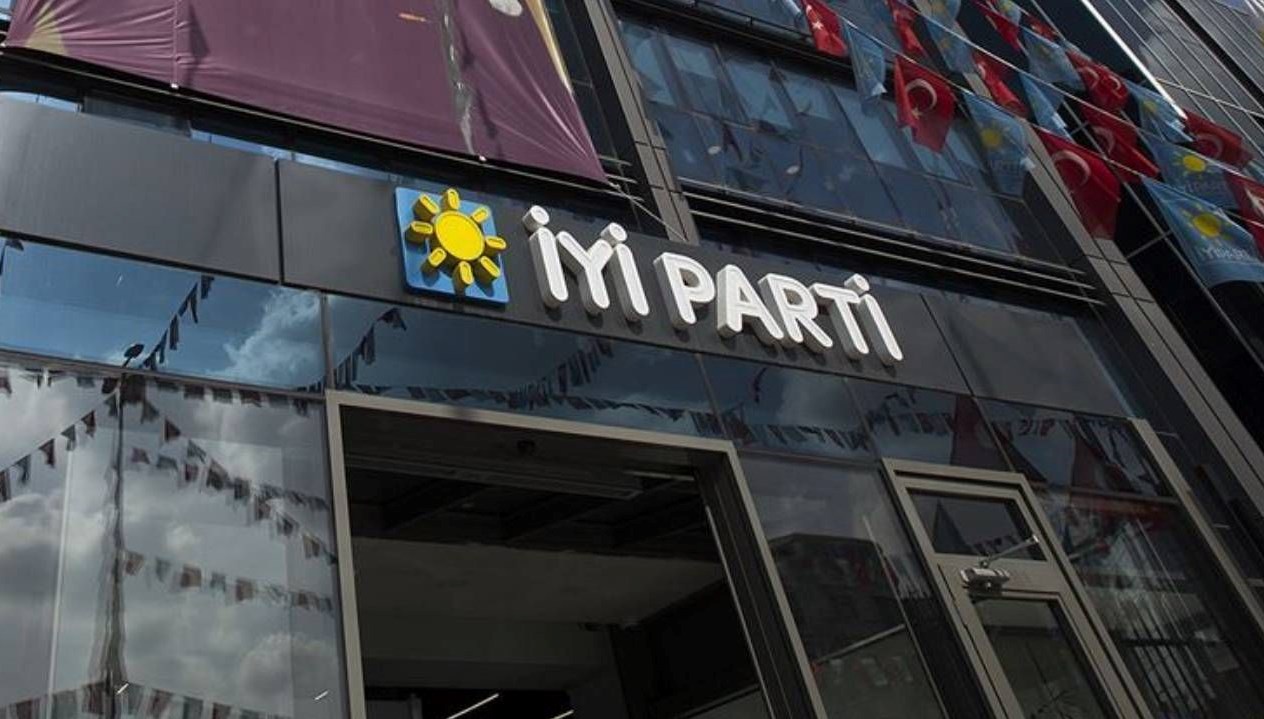 iyi partide istifa sakarya il baskani ve 6 ilce baskani gorevi birakti vmpCixYR