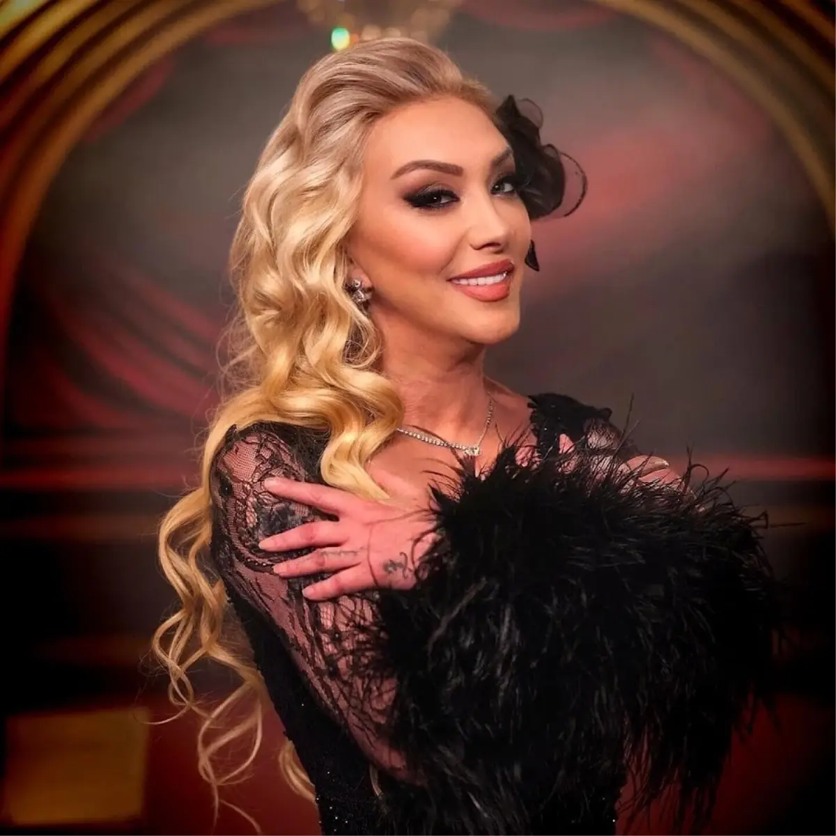 unlu sanatci gullu hayatini kaybetti ZJ2MNgmh