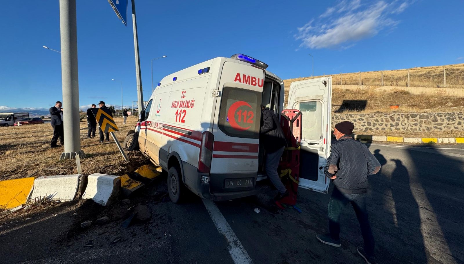 agrida ambulanskazaya karisti 2si agir 7 yarali kArfXXZJ.jpg