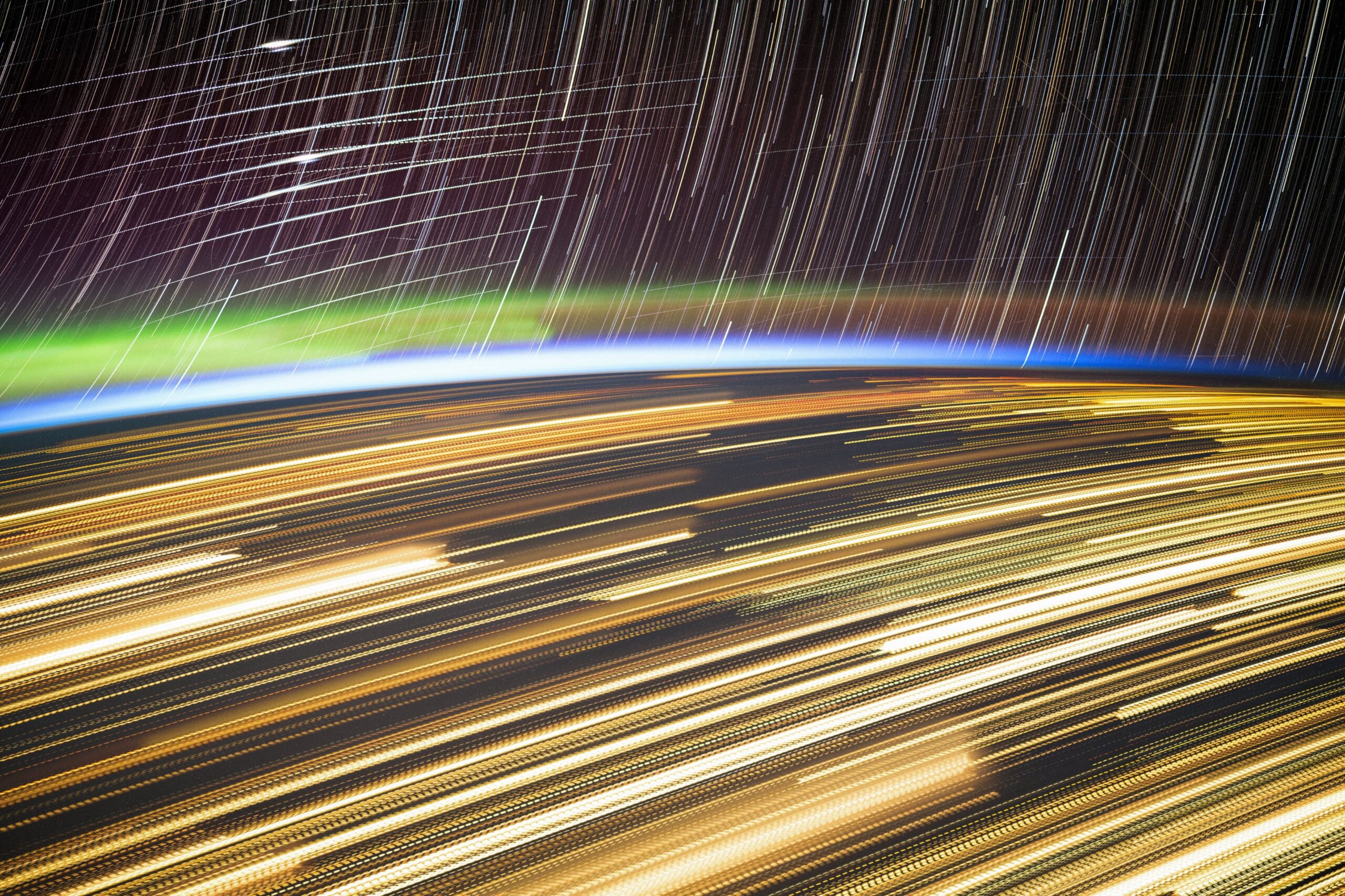 nasa astronotundan etkileyici video starlink uydulari ve yesil auroralar 7zB2anrb.jpg