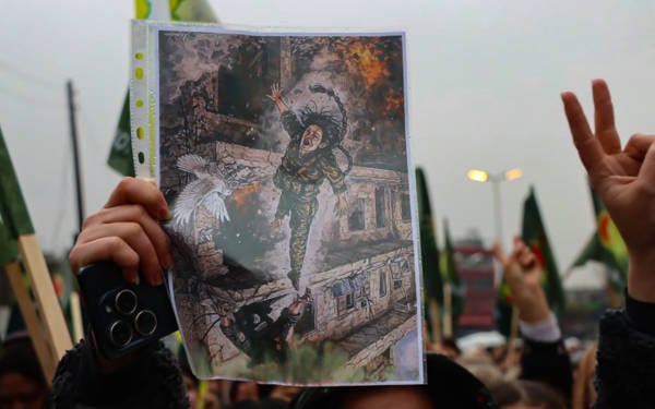 İlham Ahmed: Şêx Meqsûd ve Eşrefiyê'de Kürtlere karşı savaş suçları işleniyor